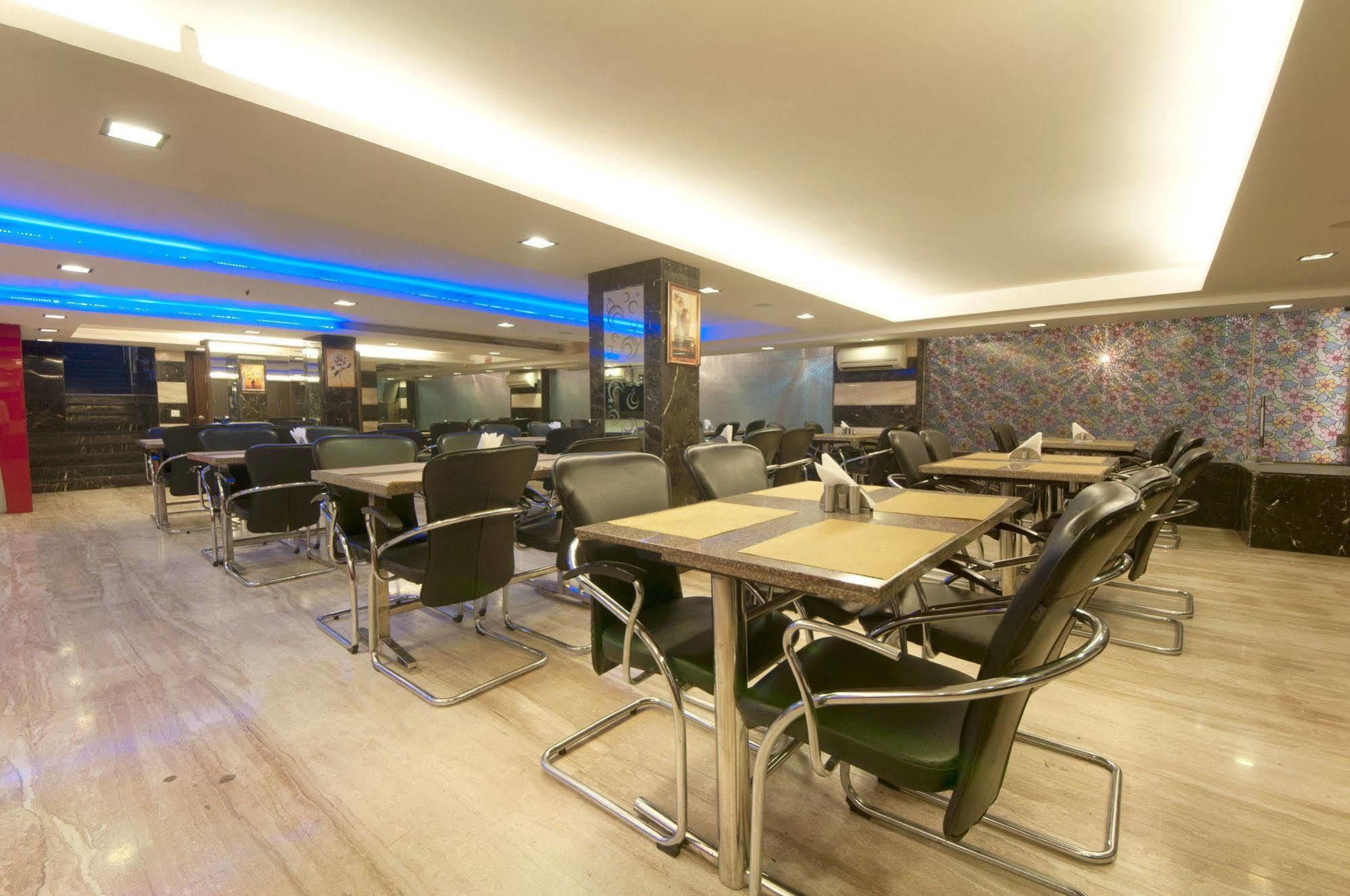 Hotel Amaltas International - Delhi-16 Νέο Δελχί Εξωτερικό φωτογραφία