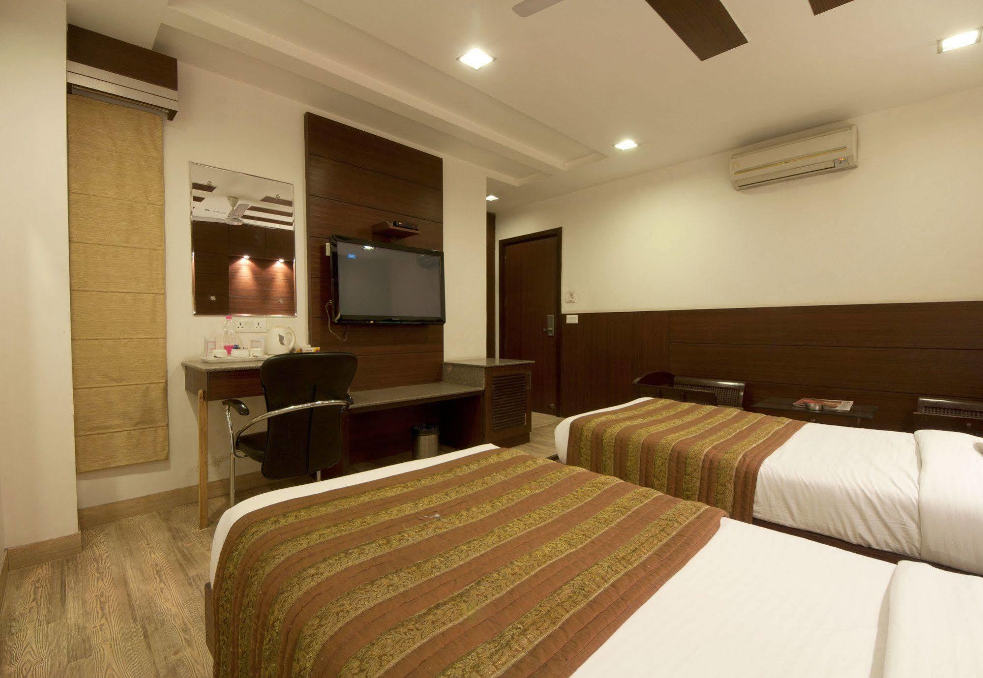 Hotel Amaltas International - Delhi-16 Νέο Δελχί Εξωτερικό φωτογραφία