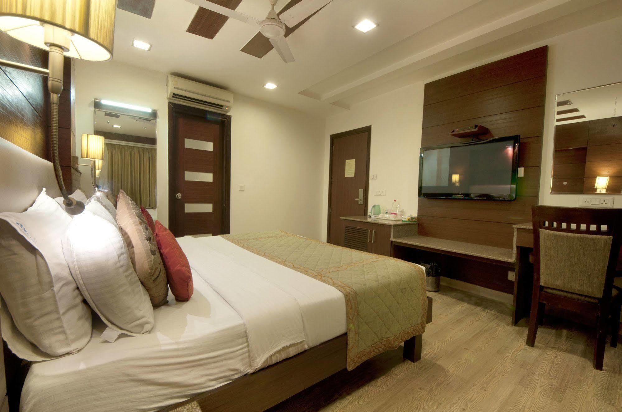 Hotel Amaltas International - Delhi-16 Νέο Δελχί Εξωτερικό φωτογραφία