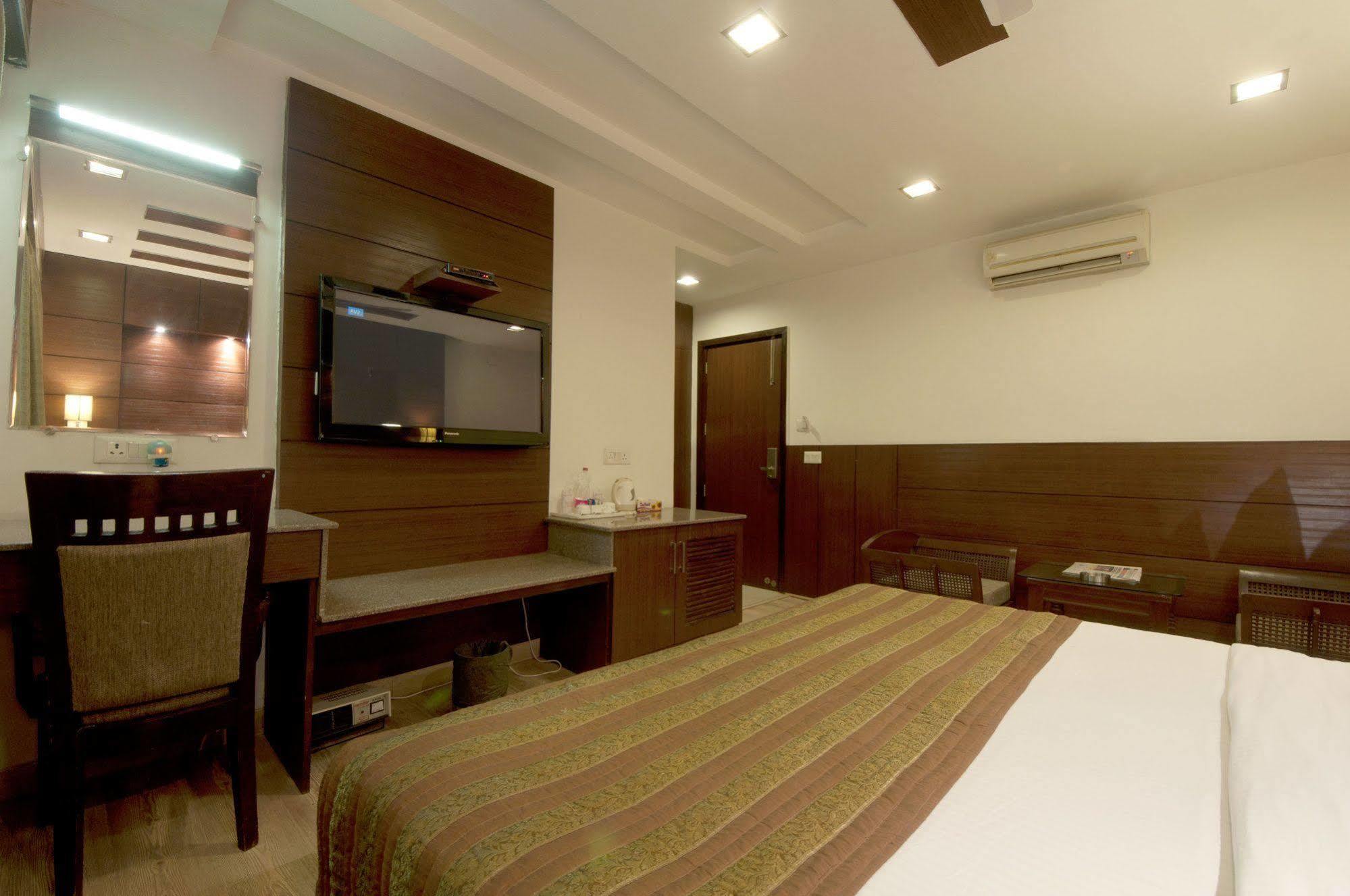 Hotel Amaltas International - Delhi-16 Νέο Δελχί Εξωτερικό φωτογραφία