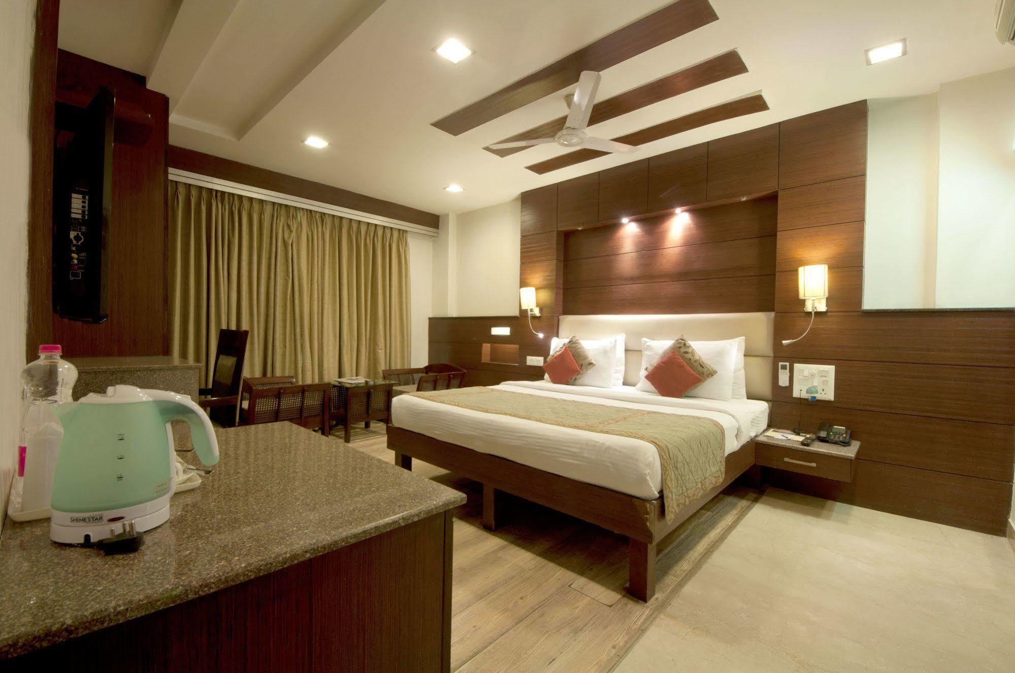 Hotel Amaltas International - Delhi-16 Νέο Δελχί Εξωτερικό φωτογραφία