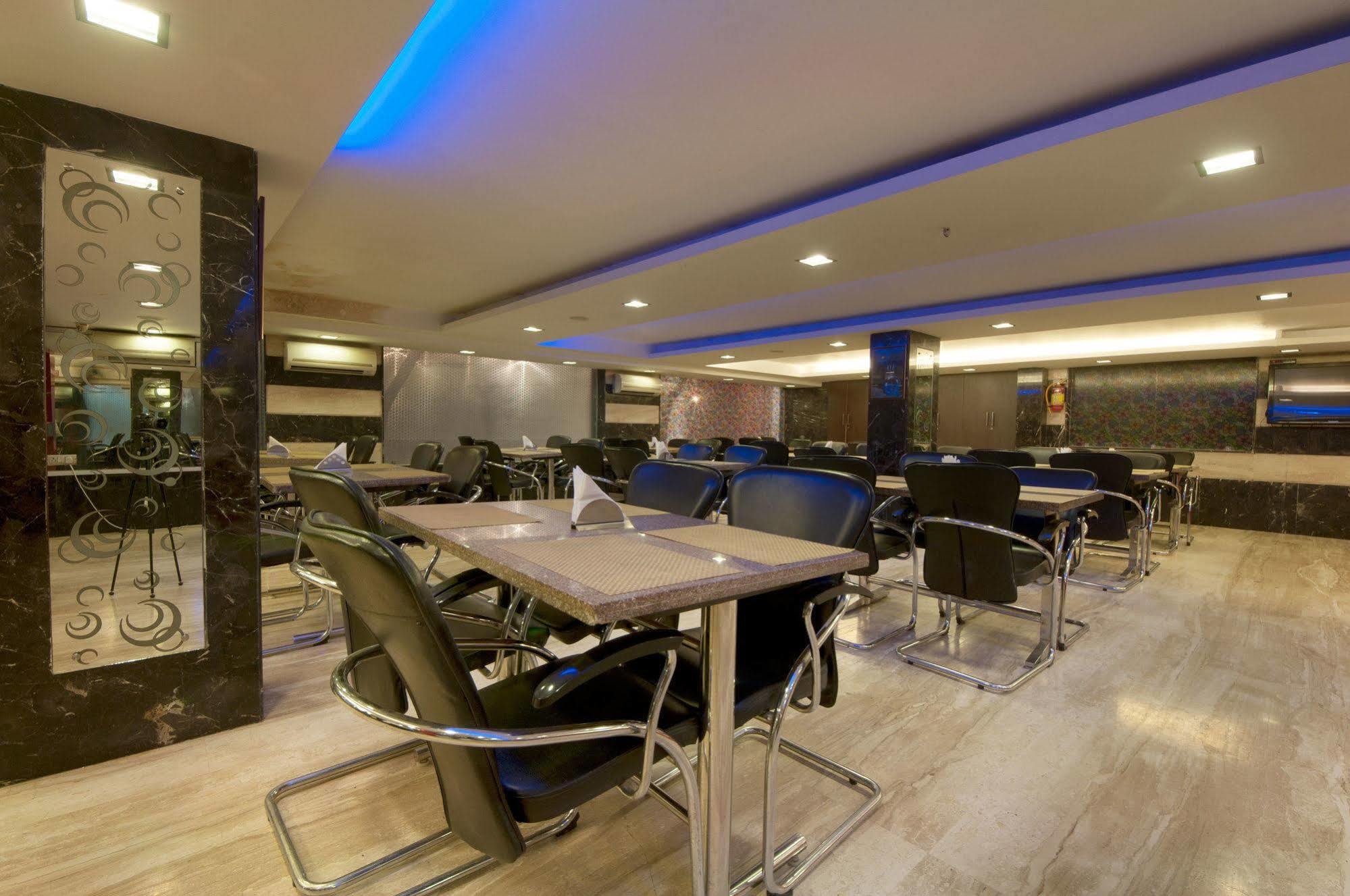 Hotel Amaltas International - Delhi-16 Νέο Δελχί Εξωτερικό φωτογραφία