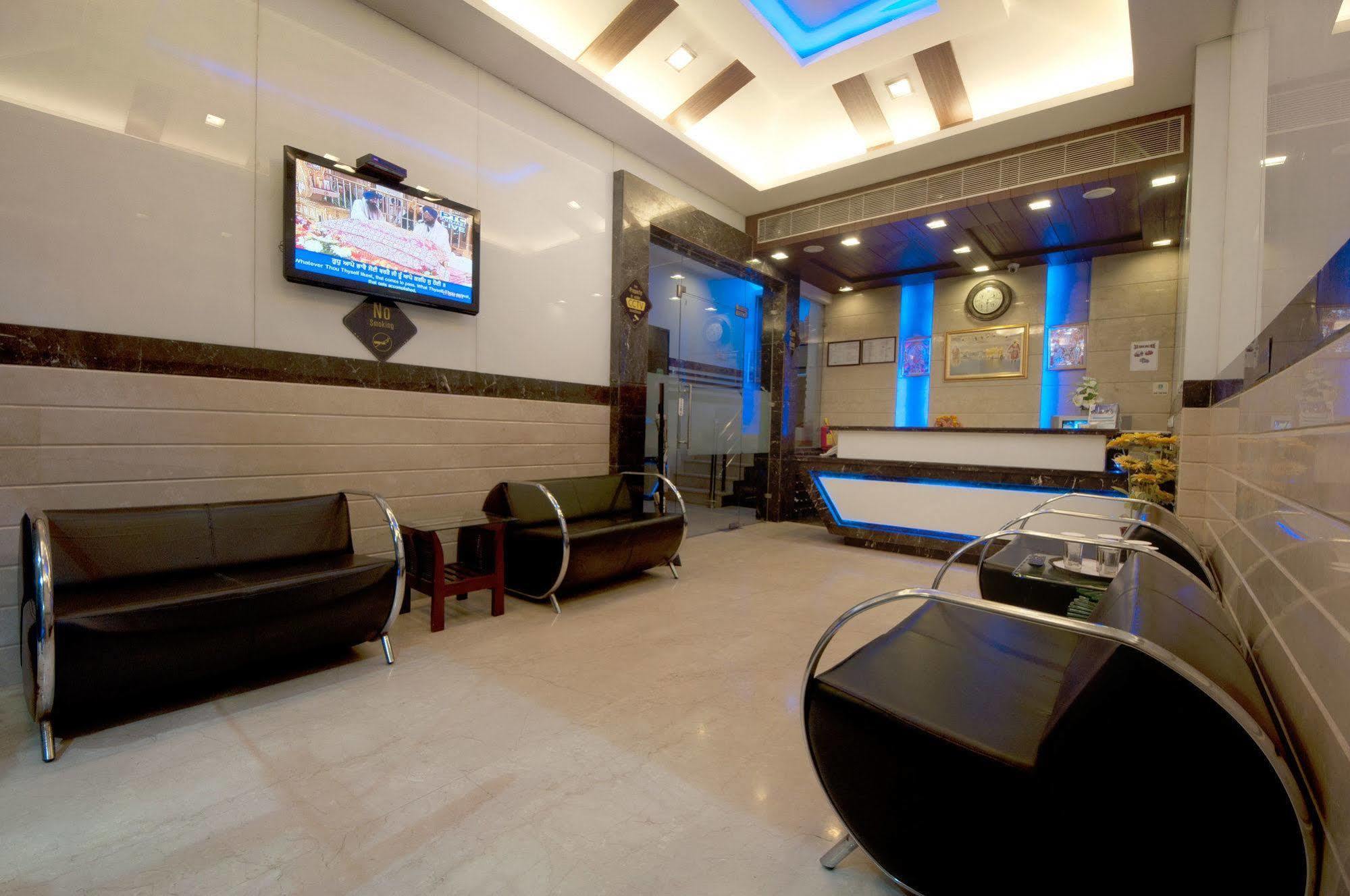 Hotel Amaltas International - Delhi-16 Νέο Δελχί Εξωτερικό φωτογραφία